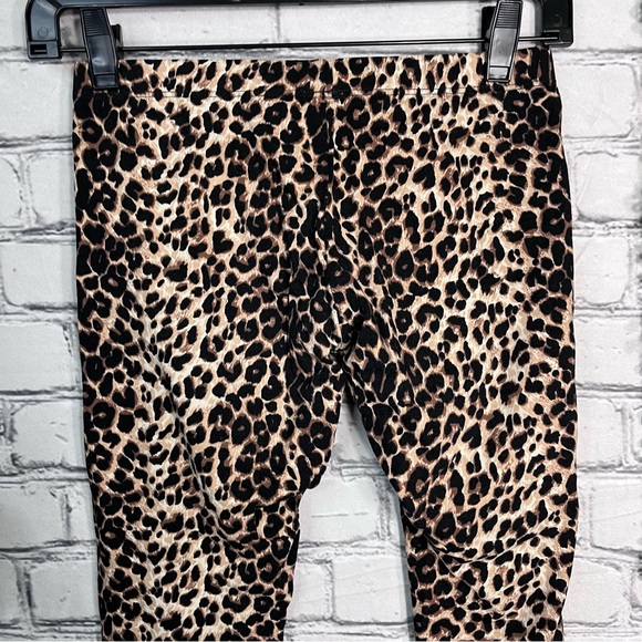 §🌸5/$25🌸One Blonde One Brunette Leopard Printed Cropped Leggings Size S/M - Picture 8 of 16